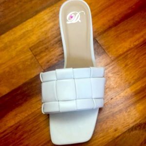 Super cute Never Worn sandals with a padded upper!